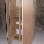 armoire en bois brut